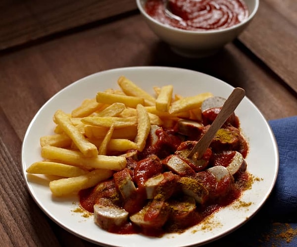 9. Currywurst - Almanya